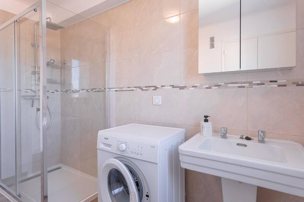 Apartment With Panoramic Sea View, Walk To The Beach - Marechal Juin By Halldis Cannes Kültér fotó